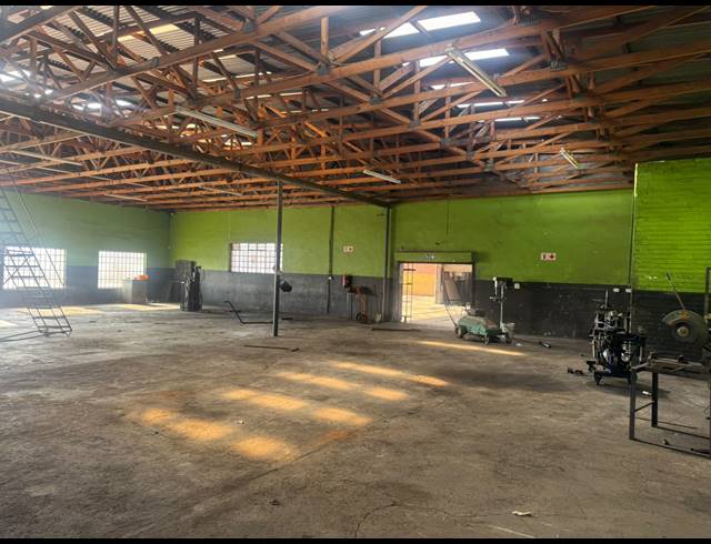 1,300M² WAREHOUSE TO LET IN HERMANSTAD